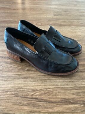 Kork-Ease Keegan black leather penny loafer pumps. Size 8 *flawed*
